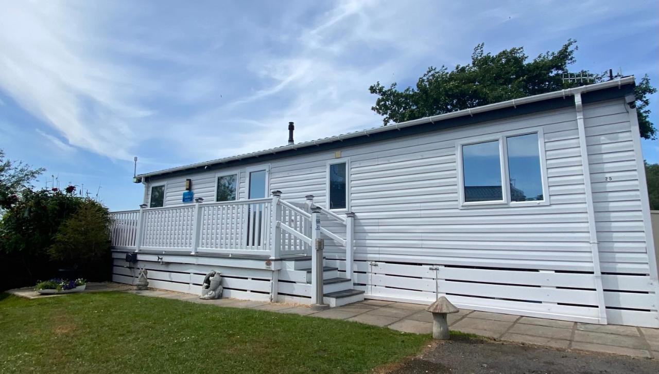 Lodge On The Lake At Lakeside Holiday Park Chichester Eksteriør bilde