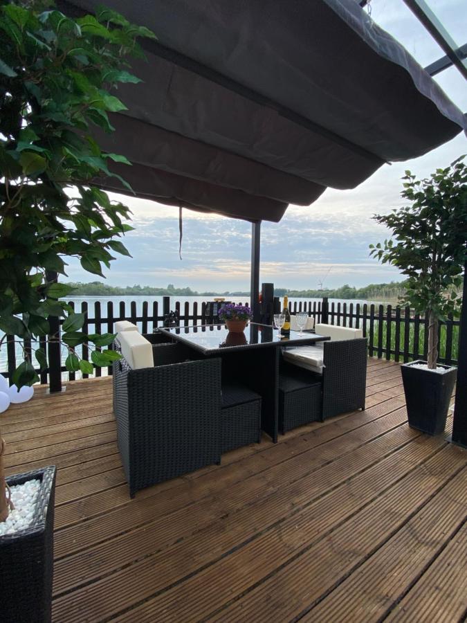 Lodge On The Lake At Lakeside Holiday Park Chichester Eksteriør bilde