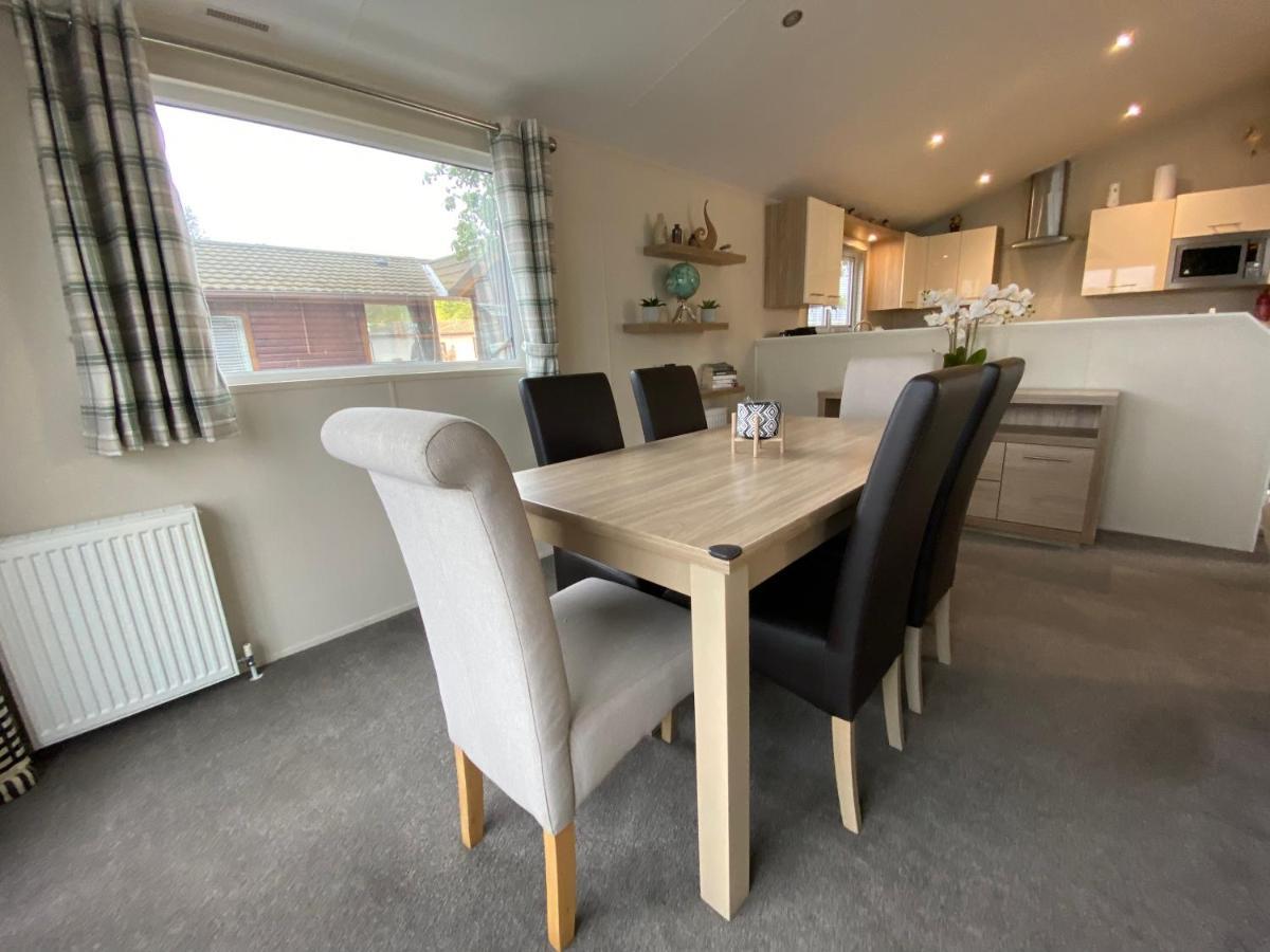 Lodge On The Lake At Lakeside Holiday Park Chichester Eksteriør bilde