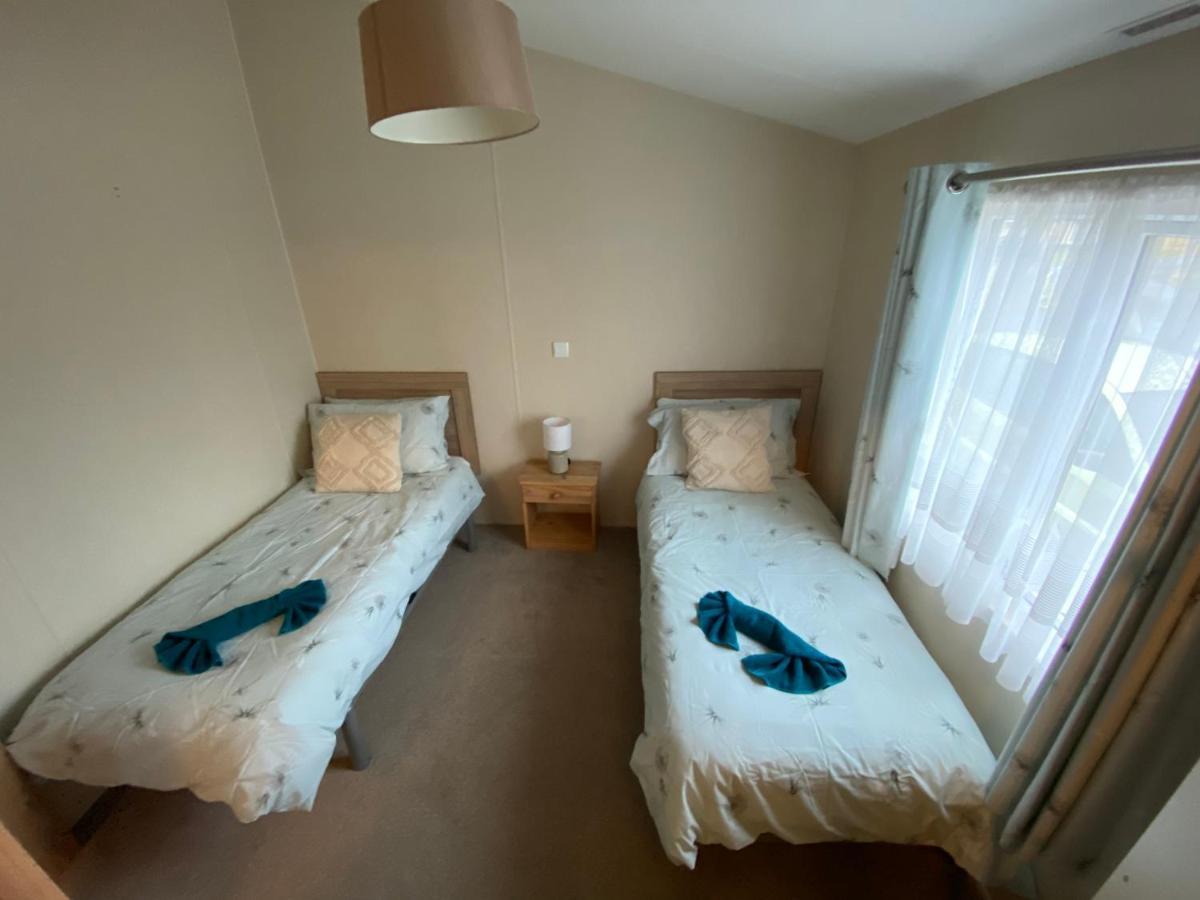 Lodge On The Lake At Lakeside Holiday Park Chichester Eksteriør bilde